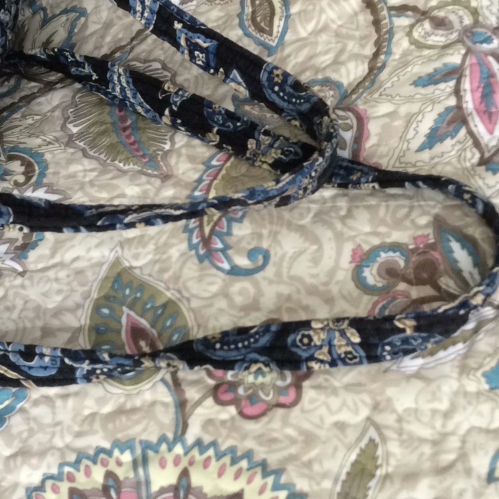 Vera Bradley Bag (Perfect for travel) - Picture 4 of 14
